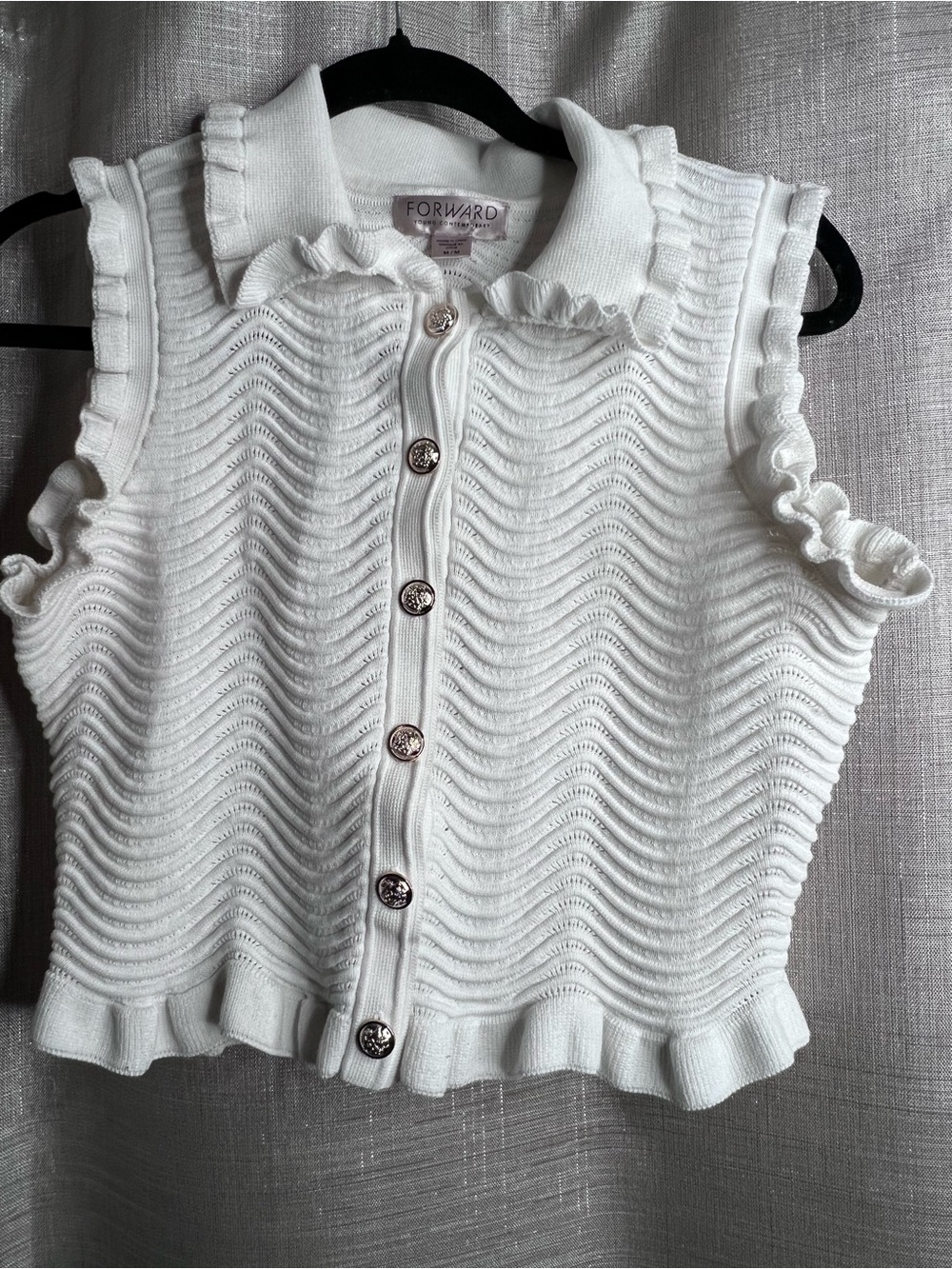 FORWARD Young Contemporary White Ruffle Knit Button Vest M